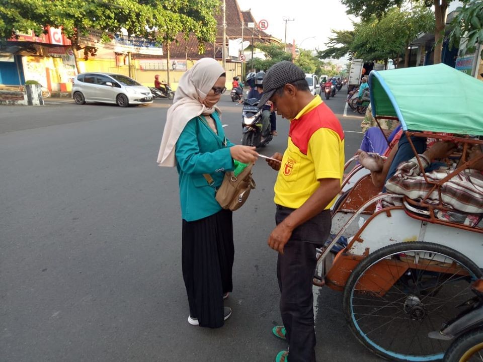 PENYALURAN DONASI FP UNISKA PEDULI PENCEGAHAN COVID-19 WILAYAH TRENGGALEK